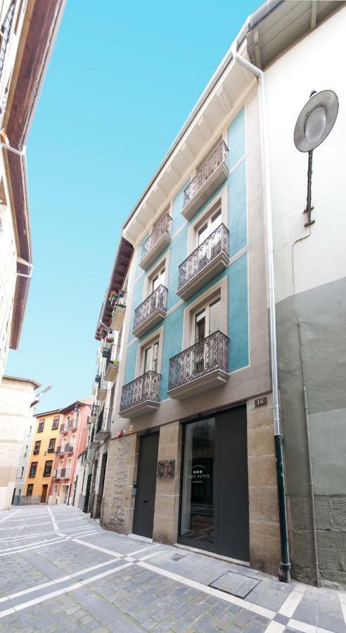 Antique Pamplona Tres Reyes Apartments Buitenkant foto